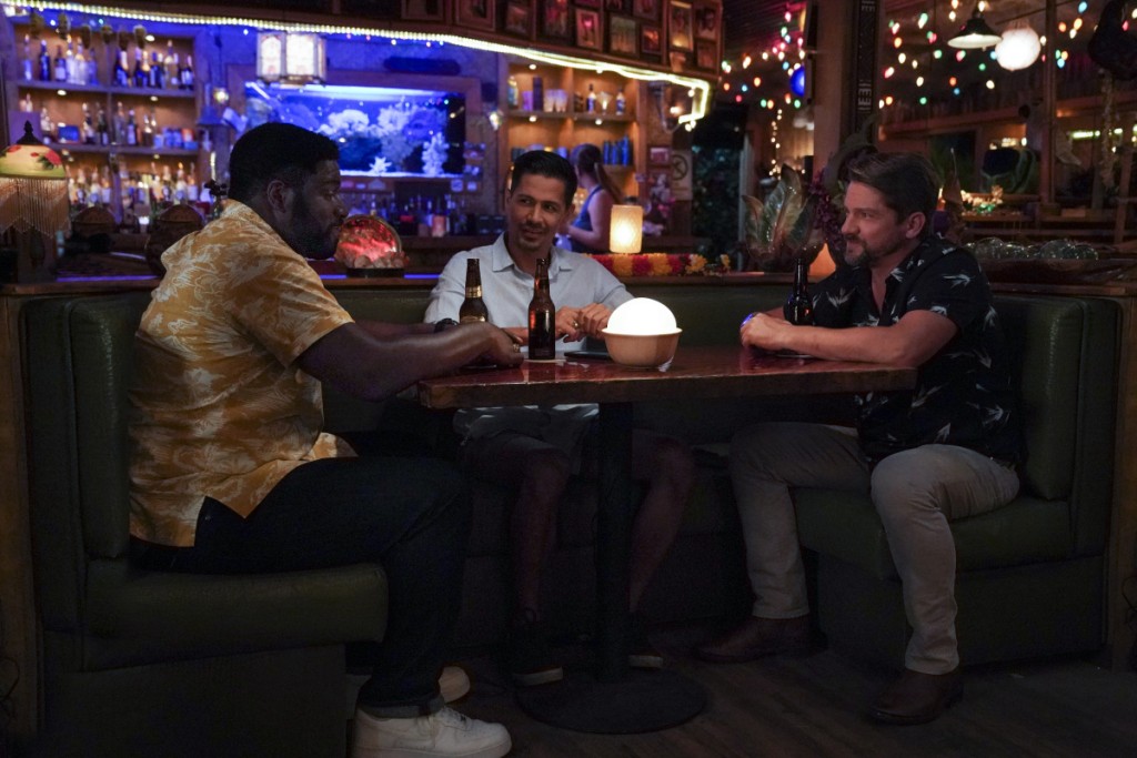 TC (Stephen Hill), Magnum (Jay Hernandez) et Rick (Zachary Knighton) en pleine conversation.